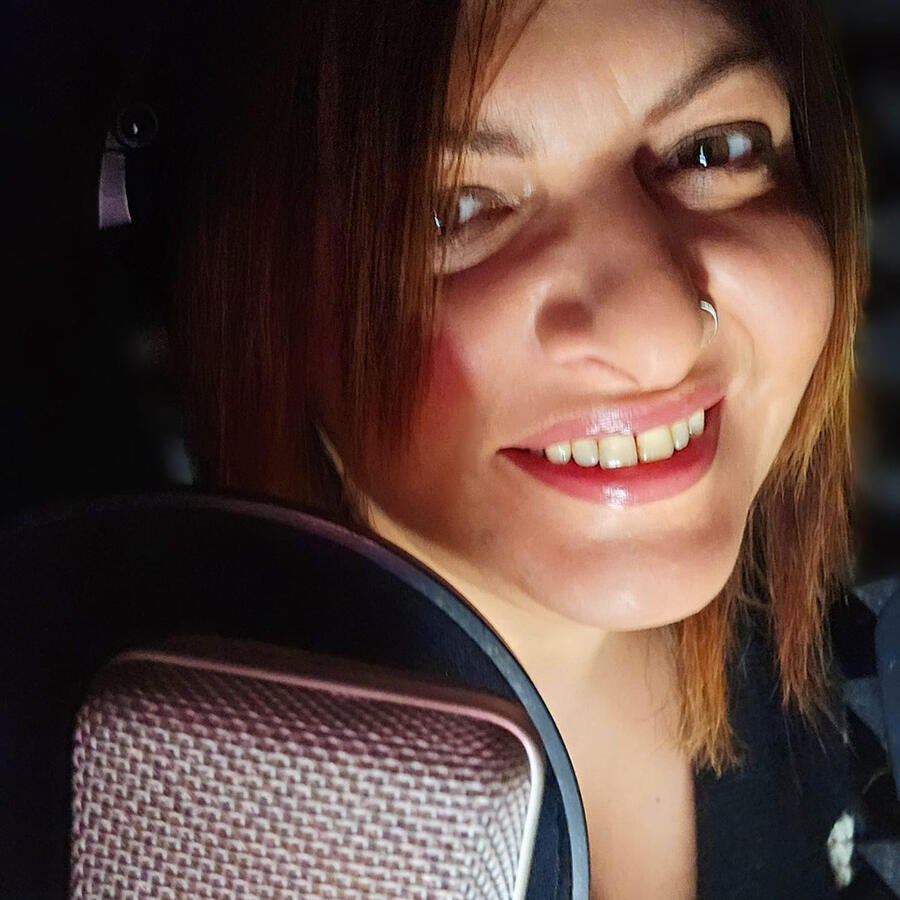 Italian Voice-Over Artist Italian Female VO Artist